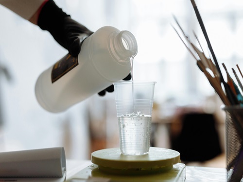 Aplikasi saka 2-Isidazolidinone ing produksi plastik